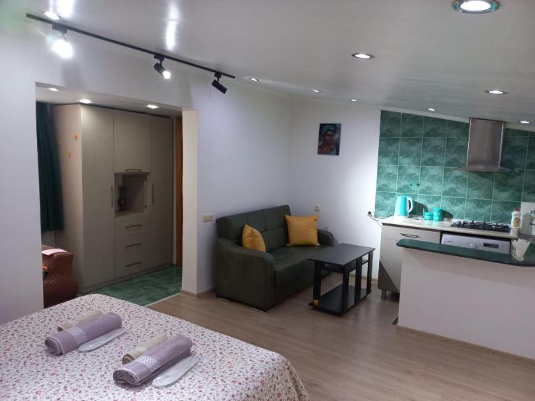 Batumi Apartment with Terrace - B&B Batum