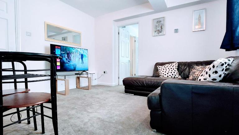 1 Bedroom Annex - Close to Frimley Hospital - Private Entrance - B&B Frimley