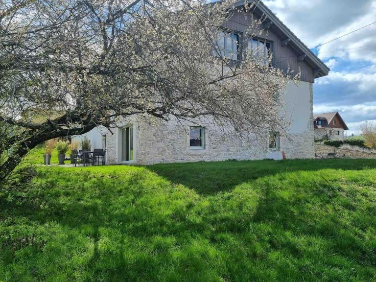 Logement dans maison + extérieur - B&B Orchamps-Vennes