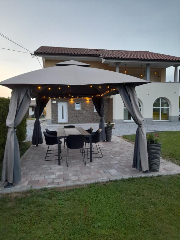 Apartma Relax - B&B Prestrane
