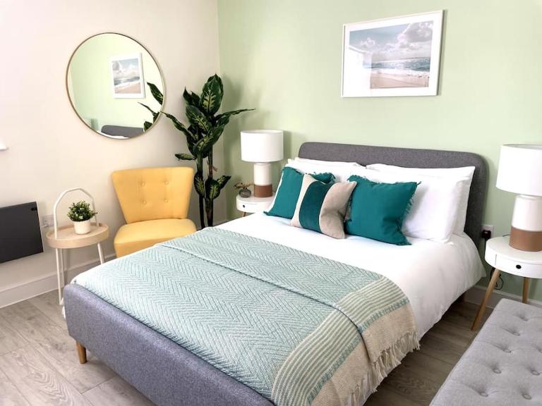 Lush Porthcawl Large Spacious 2 bedroom Apt, Garden, Prime Location - B&B Porthcawl
