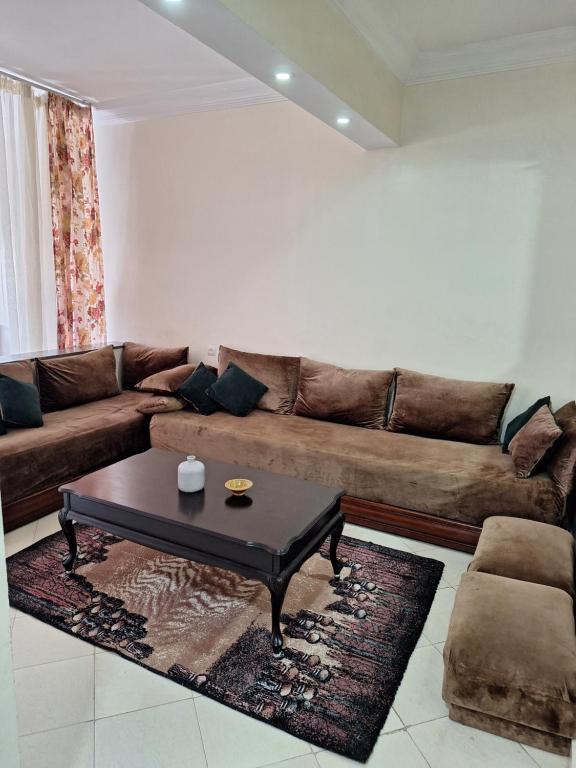 Home Sweet Home Just a 2-Minute Walk to the Tram" - B&B Rabat