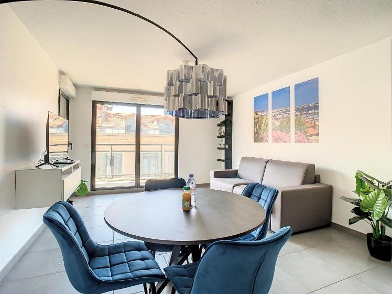 2p Cannes centre-ville Terrasse - B&B Cannes