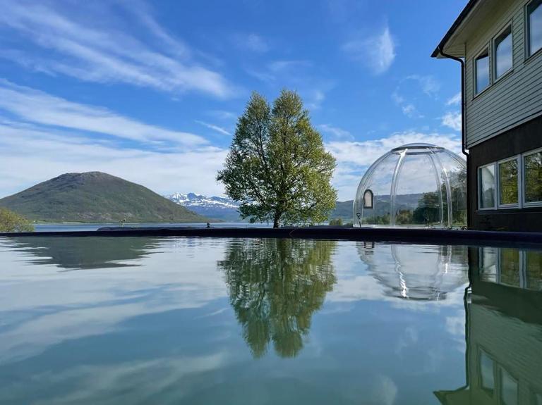 Tjeldøya Slott - B&B Hov