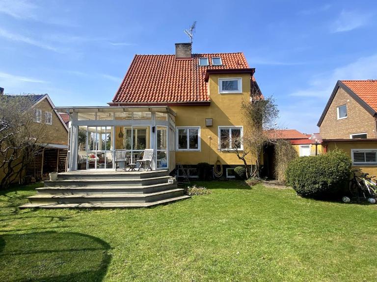 Gula villan för stora familjen - B&B Landskrona