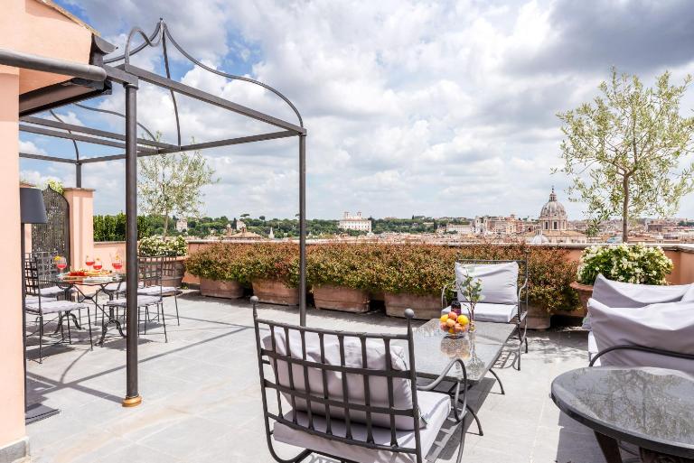 The Best Rent - Spacious apartment with terraces with panoramic view of Rome - B&B Rome