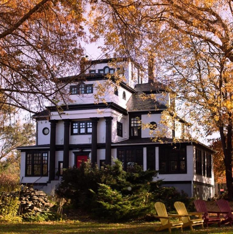 Celtic Mansion Annfield Manor - B&B Little Bras d'Or