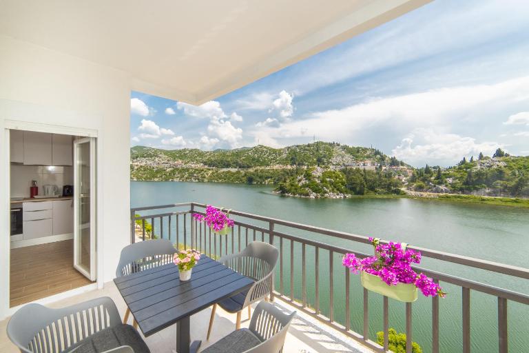Lakeview Apartments - B&B Ploče