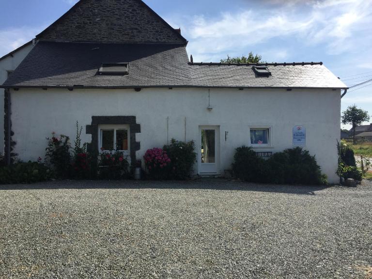 Le petit gîte blanc, Langourla - Bed and Breakfast Langourla