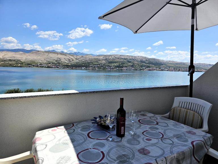 Apartmani Maestral Fabijanić - B&B Isola di Pago