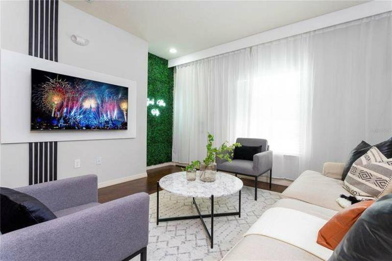 Modern Family-Friendly Townhome – 10 Min Parks - B&B Kissimmee