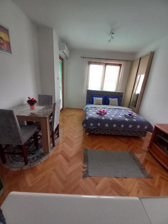 Luka Lux - B&B Niš