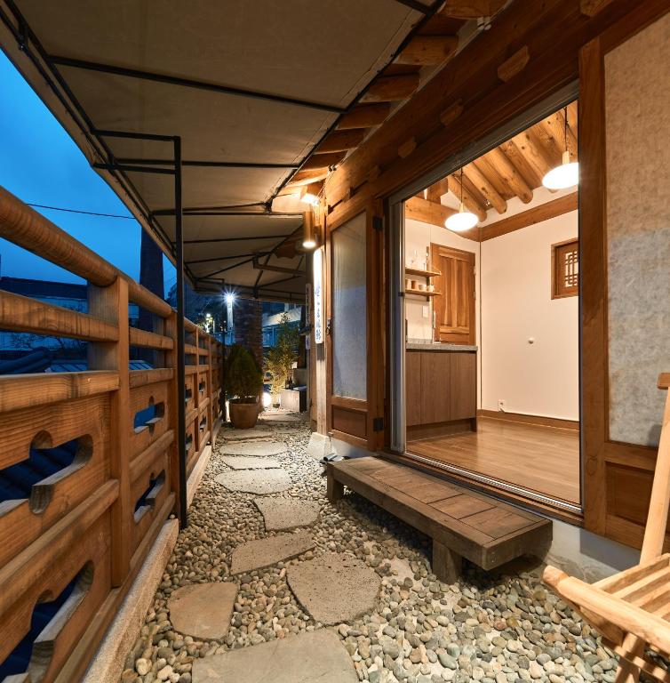 Luxury Hanok Cottage Nest - B&B Seul