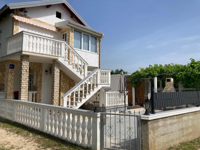 Apartmani Dorijan - B&B Vrsi