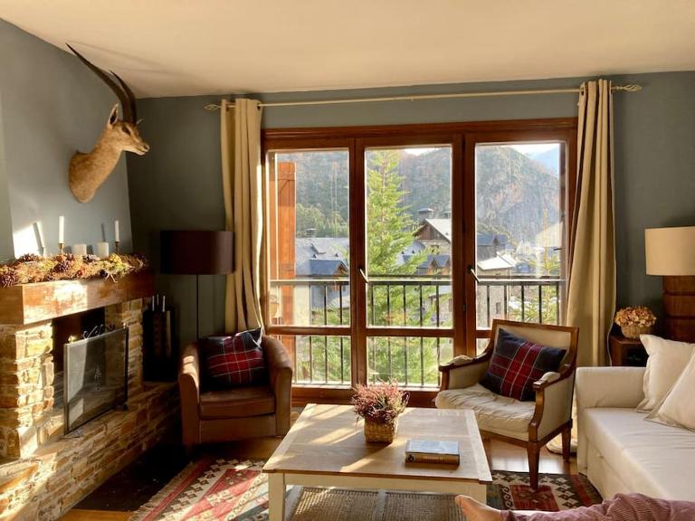 Elegante apartamento en Escarrilla con vistas al valle - B&B Escarrilla