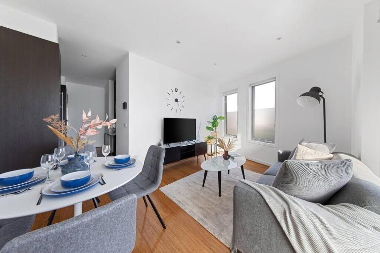 Stylish Serenity at Orrong - B&B Melbourne