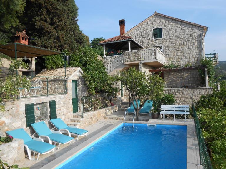 Apartments Kate Postira - B&B Postira
