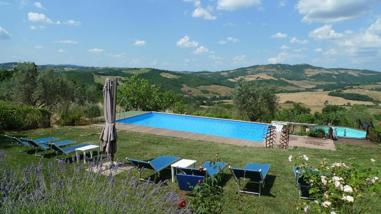 Villa with private swimming pool and private garden in quiet area, panoramic views - B&B Radicondoli