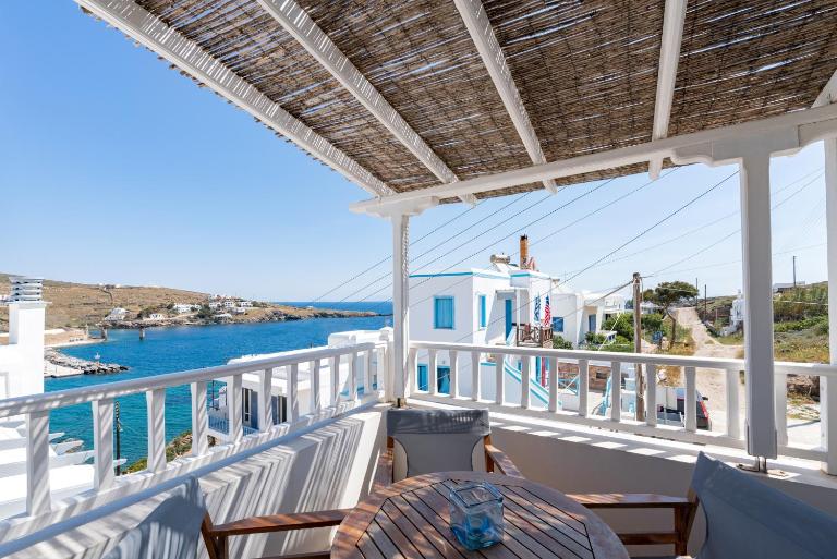 Loutra Kythnos Suites - Chambres d'hôtes Loutrá