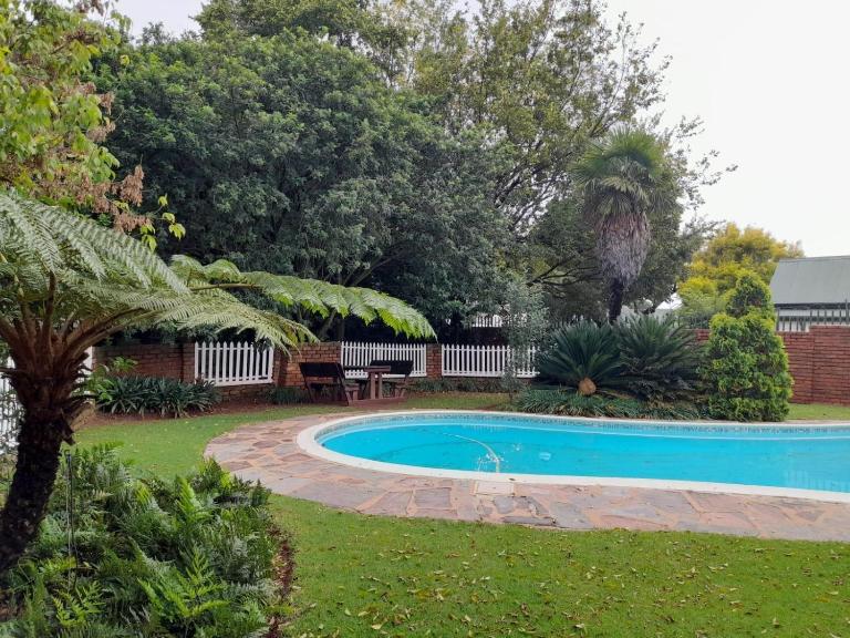 Lesedi Guesthouse Middleburg - B&B Middelburg