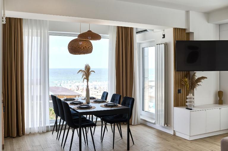 Absolute Sea View - Infinity Pool&Spa&EV friendly - Bed and Breakfast Mamaia