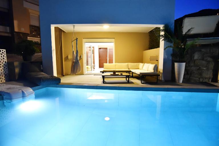 SUNRISE LUXURY POOL VILLA - B&B Palaió Tsiflíki