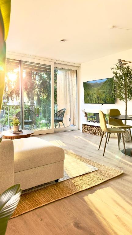FLAIR Apartments Vorarlberg - Stilvolles Wohnen nahe Bodensee & Alpen - Küche, Balkon & Gratis Parkplatz - Chambres d'hôtes Brégence
