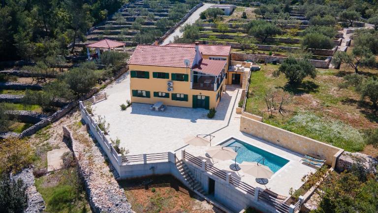Apartments Silent Olive Garden - B&B Vela Luka