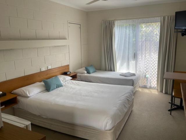 Corlette Palms Motor Inn - B&B Carlotta