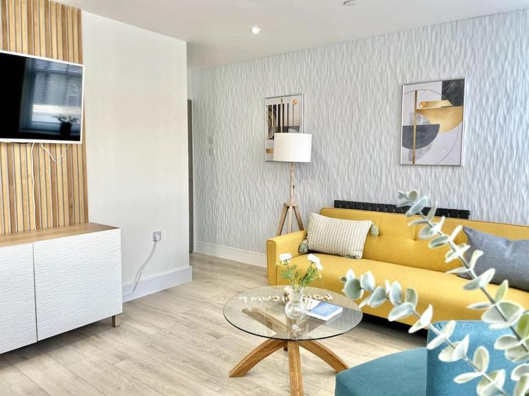 Lush Porthcawl 1 bedroom Apt, Prime Location - B&B Porthcawl