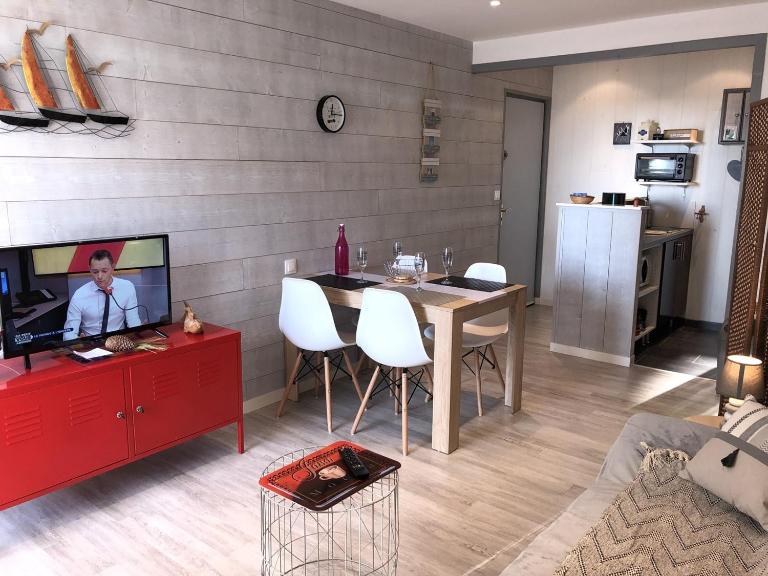 Charmant T2 rénové, 4 couchages, parking privé, 200m plage, balcon, meublé tourisme 2 étoiles - FR-1-224C-179 - Chambres d'hôtes Saint-Hilaire-de-Riez