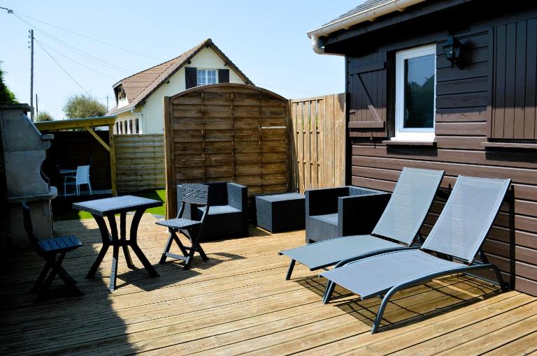 Le Chalet à Hub - extérieur, proche de la plage - B&B Asnelles