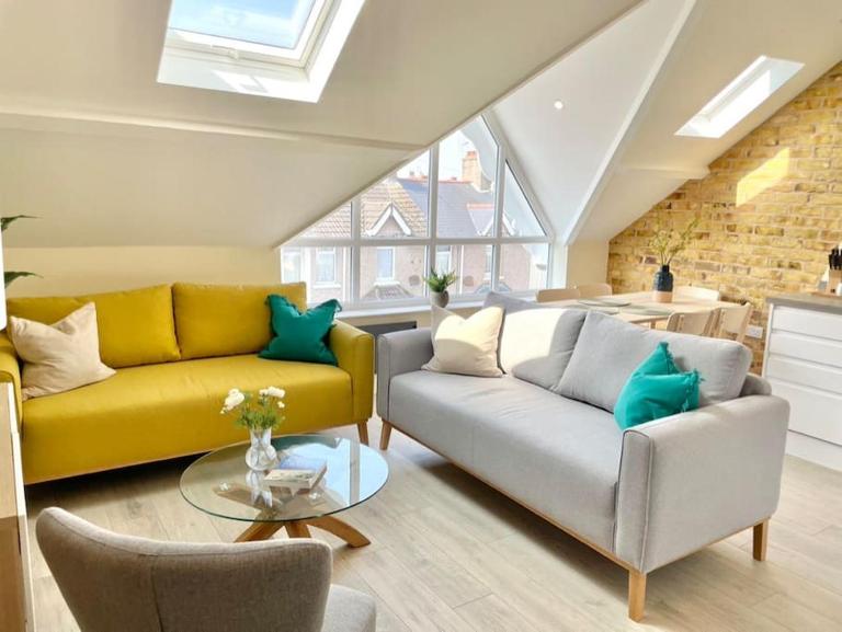 Lush Porthcawl Large Spacious 3 bedroom Apt, Prime Location - B&B Porthcawl