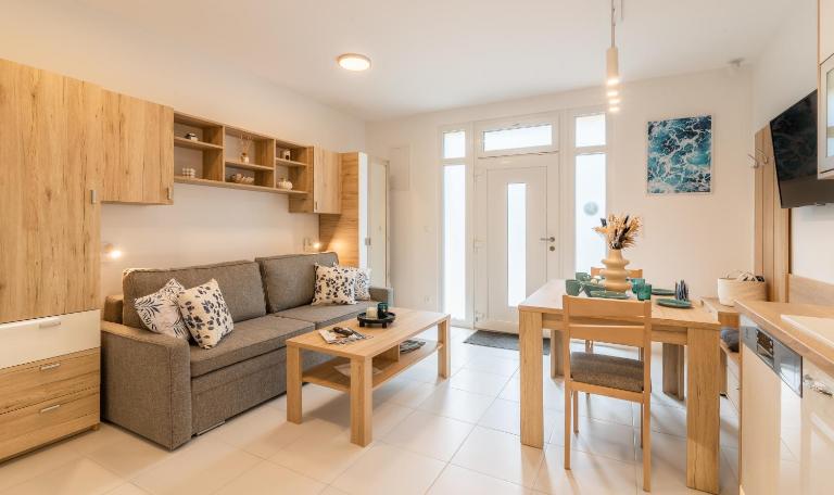 Jégmadár & Fekete Gólya Apartmanok - B&B Mosonmagyaróvár
