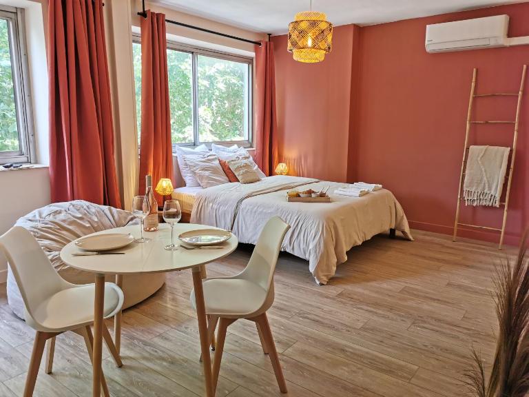 Studio confort - clim - ascenseur - B&B Cavaillon