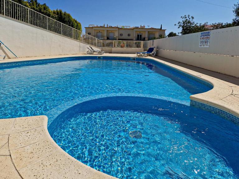 Villa ENCOSTA VISTA SALGADOS - BY BEDZY - Bed and Breakfast Guia