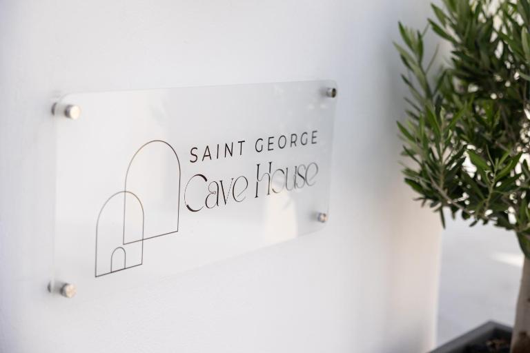 Saint George Cave House - B&B Firá