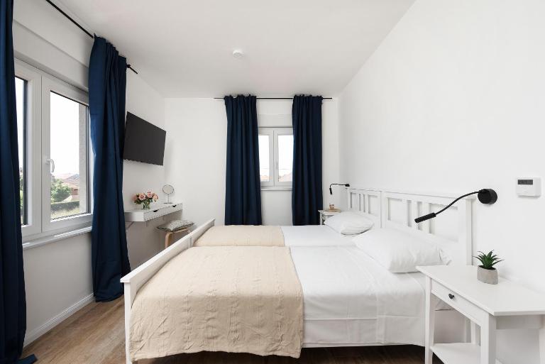 Beautiful New Villa ''Didov san'' - B&B Smrdelje