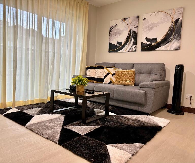Nuevo y espectacular APT - 100 MBPS 15 min del aeropuerto - Bed and Breakfast San José