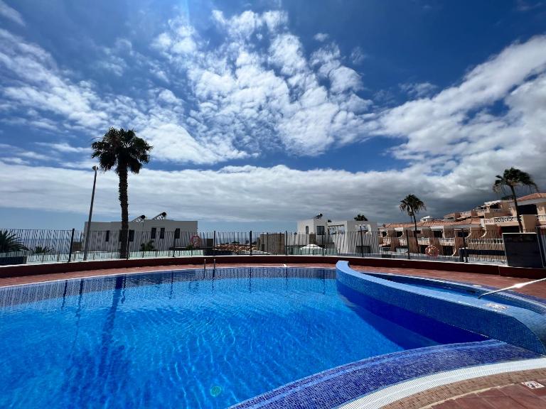 Ocean View Apartment with Sunset Terrace - B&B Adeje