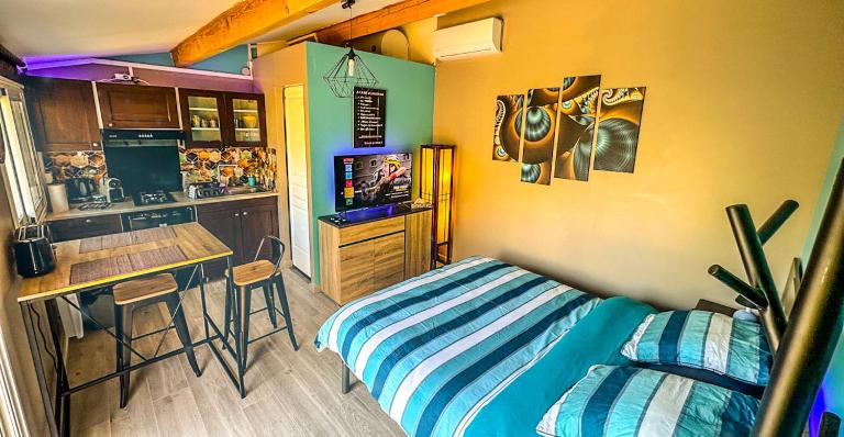 Maisonnette Jacuzzi & Piscine - B&B Sussargues