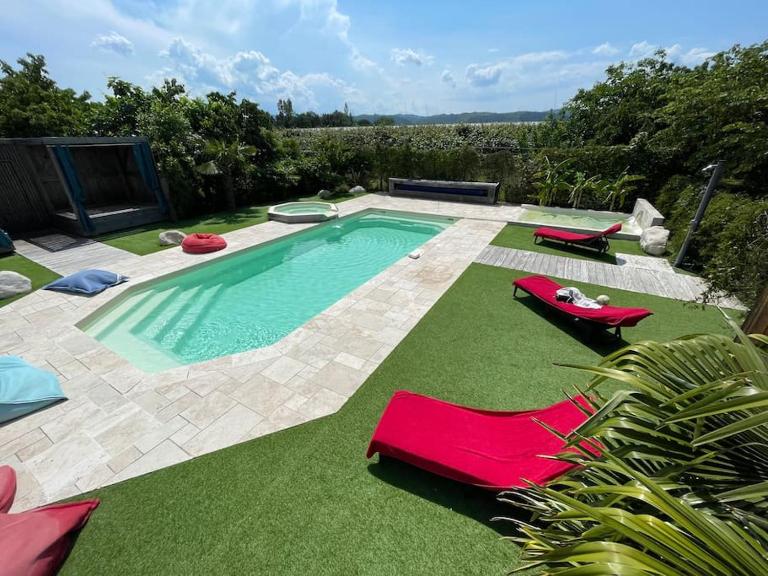 Grande maison de charme avec piscine au coeur des vergers et vignobles - B&B La Roche-de-Glun