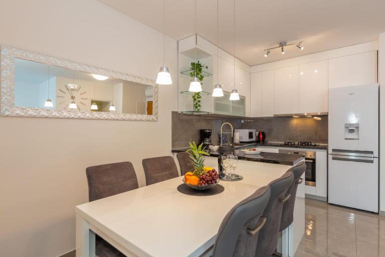 Apartment Nina Makarska - B&B Macarsca