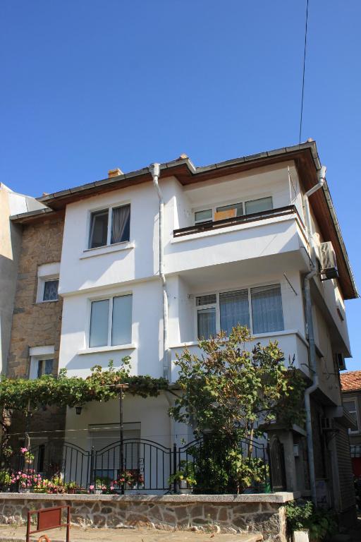 Megi Apartments - B&B Sozopol
