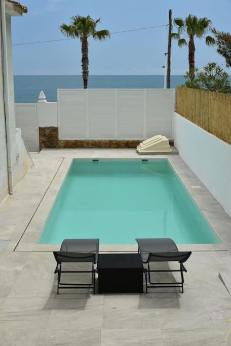 Villa en primera línea de mar con piscina privada - B&B Alcossebre