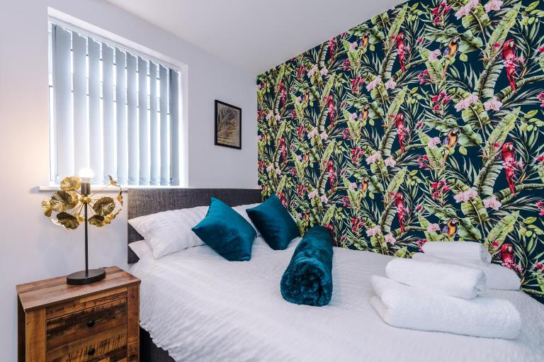 Charming & Modern 4 bed, ideal for contractors and leisure - B&B Egerton