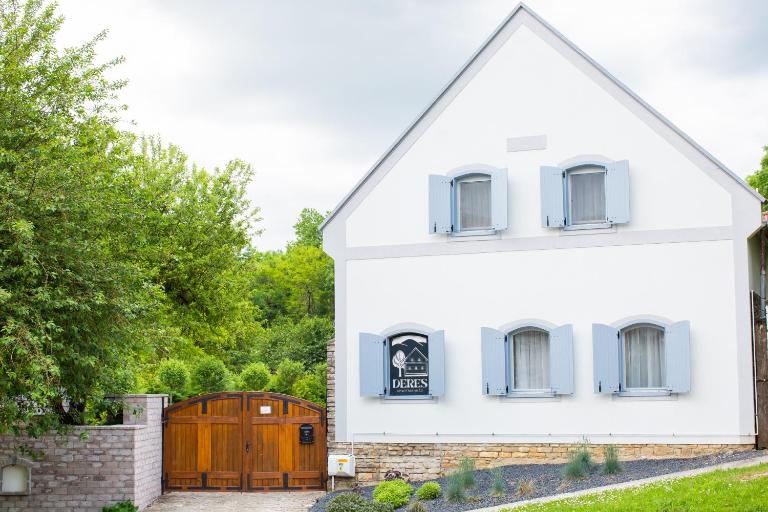 Deres Apartmanház - B&B Lókút