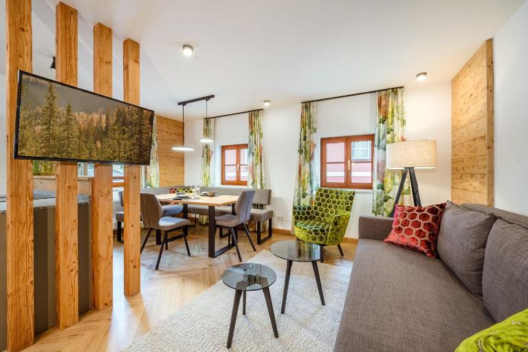Thorbäck Gut - Apartments im Schlosserhaus - Bed and Breakfast Öblarn