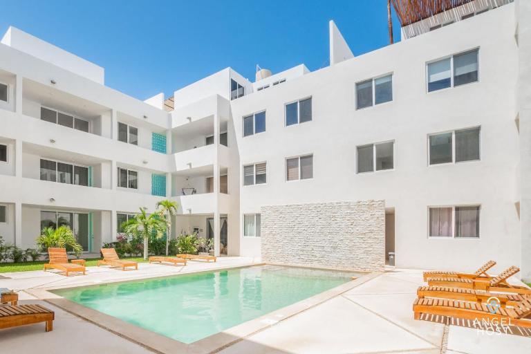 Penthouse Apartments Private Roof Pool 200m to Beach - Chambres d'hôtes Chicxulub Puerto