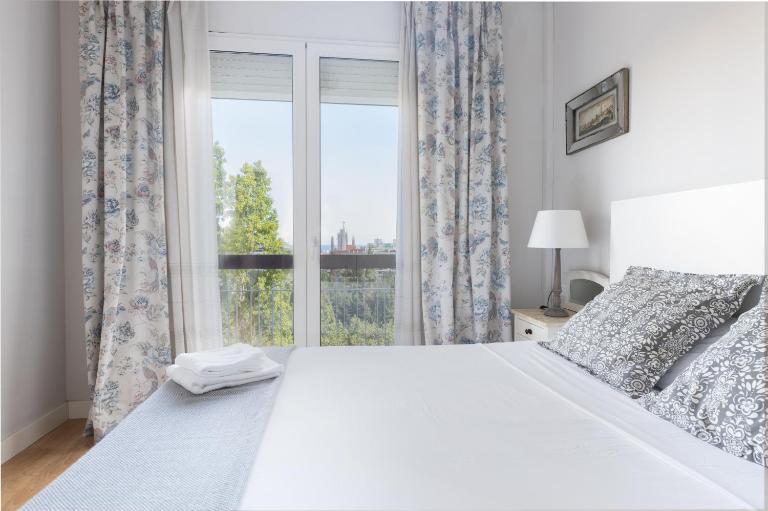 Housalia Guell Gaudi - B&B Barcelona